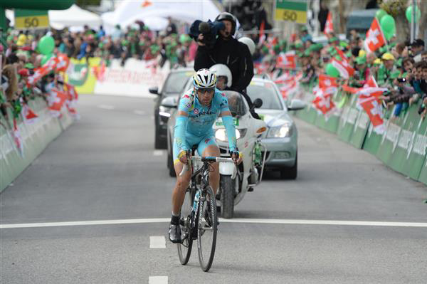 Vincenzo Nibali finishes